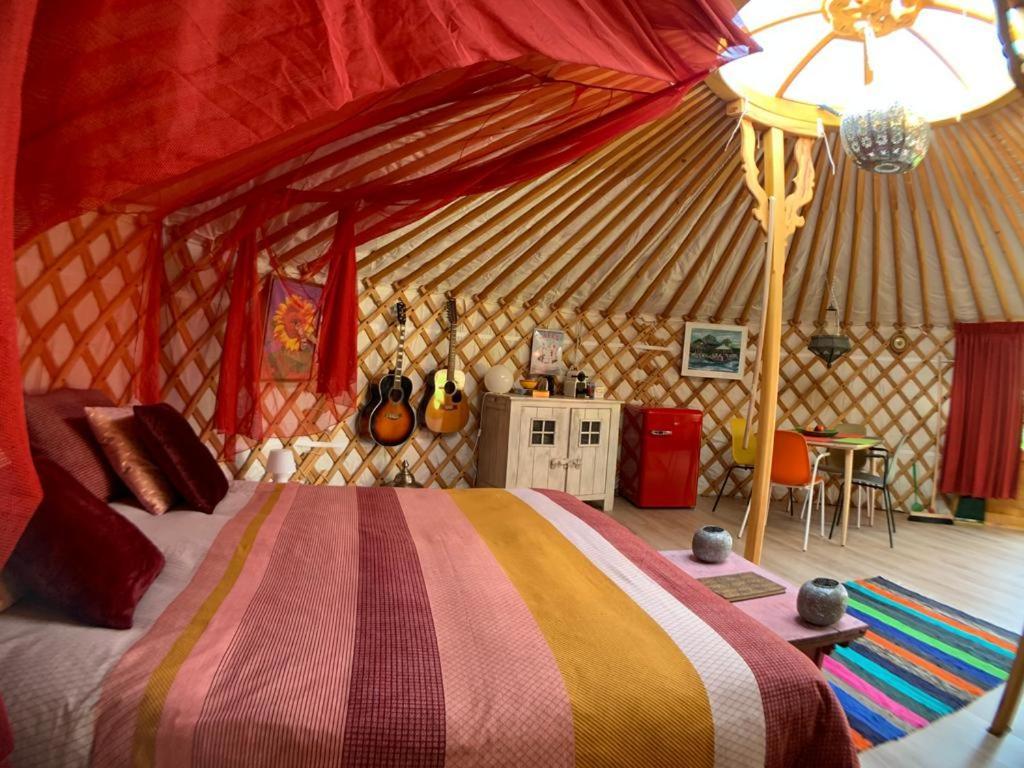 Overnachten In Een Luxe Yurt! Zonnemaire Exteriör bild